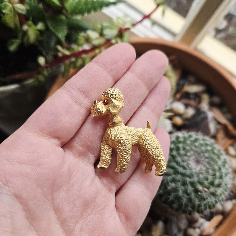 Vintage Gold & Red Gemstone Poodle Dog Lapel Brooch Pin - Picture 3 of 8